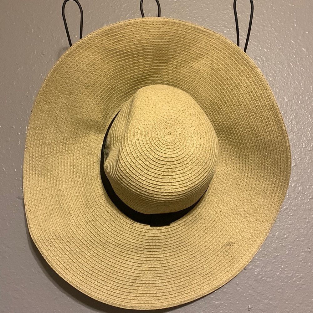 Target floppy hat